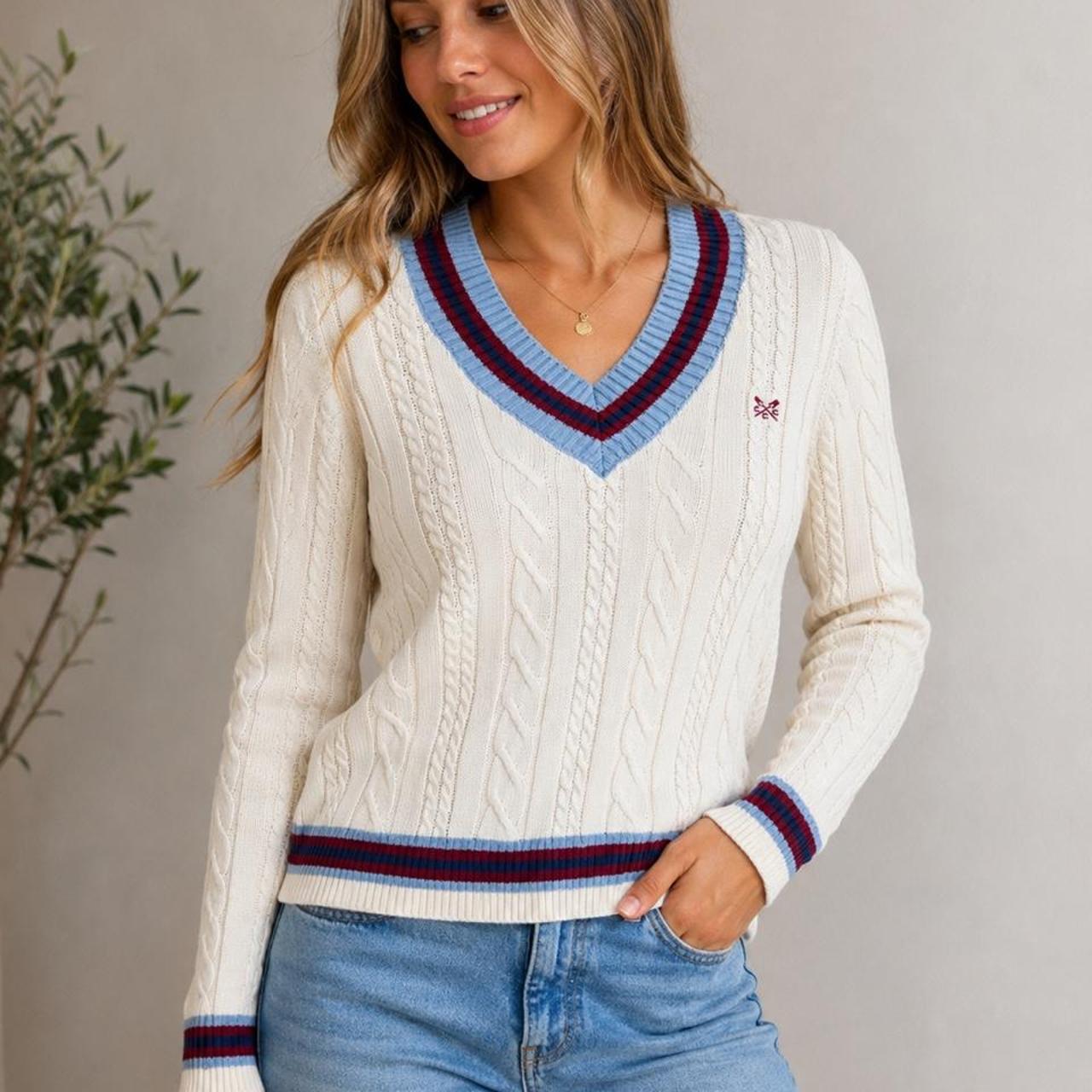 Crew Clothing Company Women's Cable Knit V-Neck Jumper - Image 1