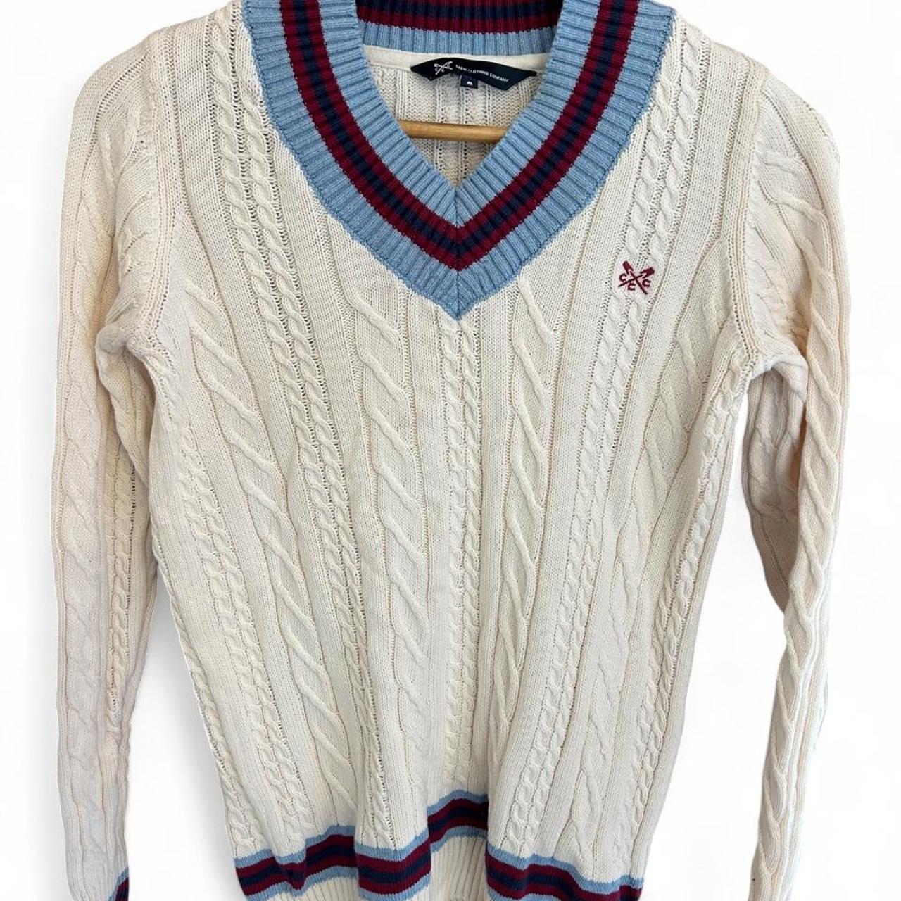 Crew Clothing Company Women's Cable Knit V-Neck Jumper - Image 5